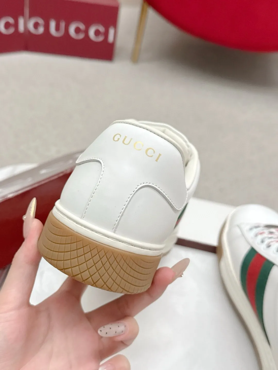 Factory price: 460💰Gucci Gucci's latest ACE series casual sports shoes, the same style as all the stars, classic brown canvas + leather stitching, the red and green stripes on the side are very recognizable. Perfect shoe last, perfect for daily casual wear, super beautiful and comfortable on the feet, a must-have for fashionistas 💯 ☑️Material: Original customized imported first-layer cowhide ☑️Inner lining: Customized imported cowhide ☑️Outsole: Original molded non-slip TPU sole ☑️Sole thickness: 2.5cm ☑️Size: Men's 38-44, customized 45